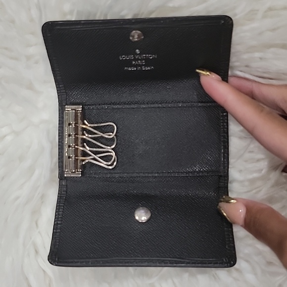 Louis Vuitton Epi Key Case, Black - Picture 8 of 10